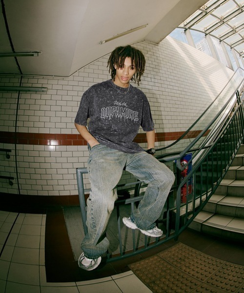 Ressaca（レサーカ）の「オーバーサイズ ウォッシュドダメージ加工 リベットレターTシャツ（Tシャツ/カットソー・メンズ・チャコールグレー/カーキ・L/M/XL）」の13枚目の写真