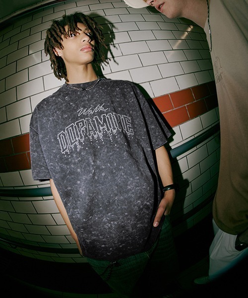 Ressaca（レサーカ）の「オーバーサイズ ウォッシュドダメージ加工 リベットレターTシャツ（Tシャツ/カットソー・メンズ・チャコールグレー/カーキ・L/M/XL）」の16枚目の写真