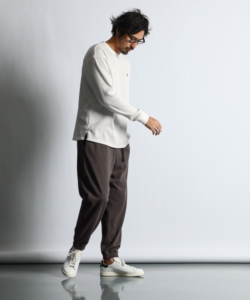The DUFFER of ST.GEORGE(ザダファーオブセントジョージ)の「【WEB限定アイテム】9.5oz T/C SWEAT LOOSE FIT EASY PT:セットアップ 9.5オンススウェット ルーズフィット ウェービングベルト イージーパンツ(スウェットパンツ・メンズ・チャコールグレー/ブラック/ホワイト・X-LARGE/LARGE/MEDIUM/SMALL)」の12枚目の写真