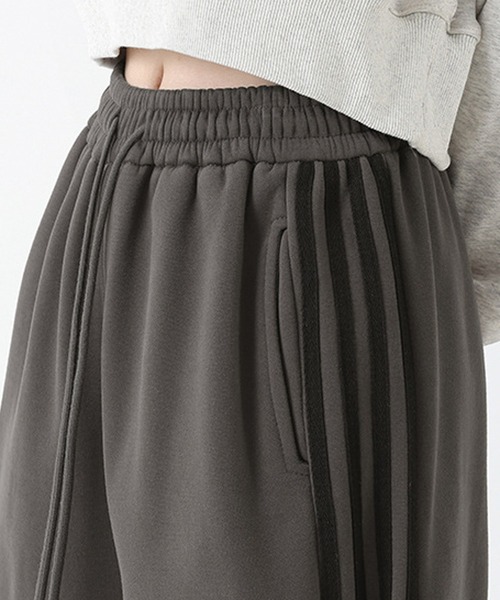 Lilamusant(リラミュゾン)の「★Lilamusant★ 4WAYサイドラインルーズシルエットワイドトラックパンツ ジョガーパンツ ジャージーパンツ イージーパンツ(その他パンツ・レディース・ブラック/アイボリー/グレー・FREE)」の15枚目の写真