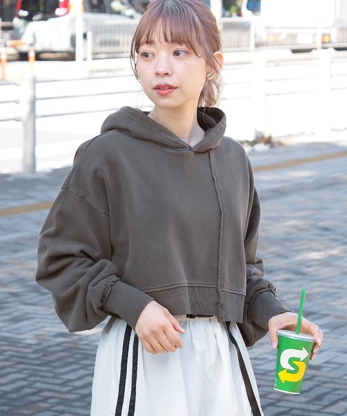tiptop(ティップトップ)の「裏毛ピグメント加工リメイク風フーディ(パーカー・レディース・ネイビー/チャコールグレー/アイボリー・FREE)」の14枚目の写真