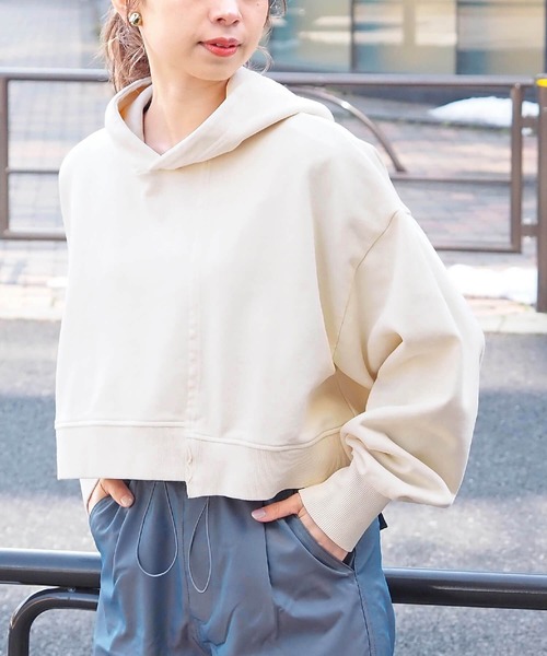 tiptop(ティップトップ)の「裏毛ピグメント加工リメイク風フーディ(パーカー・レディース・ネイビー/チャコールグレー/アイボリー・FREE)」の22枚目の写真