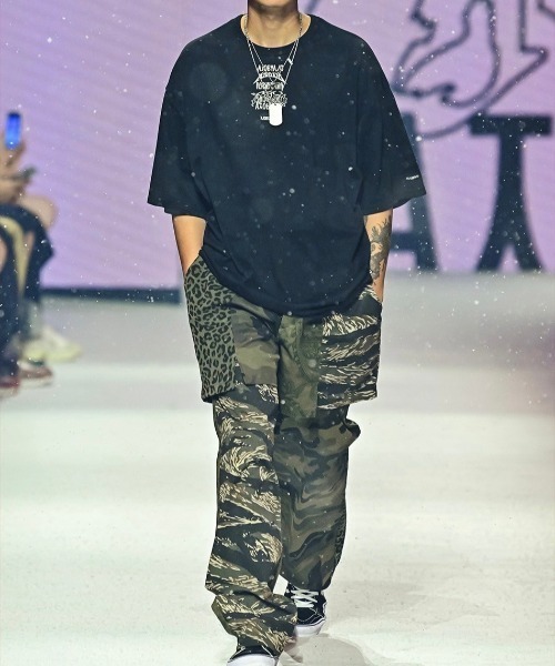 AJOBYAJO（アジョバイアジョ）の「韓国ブランド AJOBYAJO アジョバイアジョ Dog Tag Layered Necklace チェーンネックレス シルバーネックレス レイヤードネックレス シルバーアクセサリー タグネックレス 韓国ストリート 韓国ファッション（ネックレス・メンズ・シルバー・ONE SIZE）」の8枚目の写真