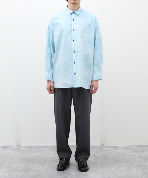 CALMER（カルメール）の「【CALMER / カルメール】別注 ナチュラルダイ シャツ(ムラゾメ)（シャツ/ブラウス・メンズ・サックスブルー・FREE）」の2枚目の写真