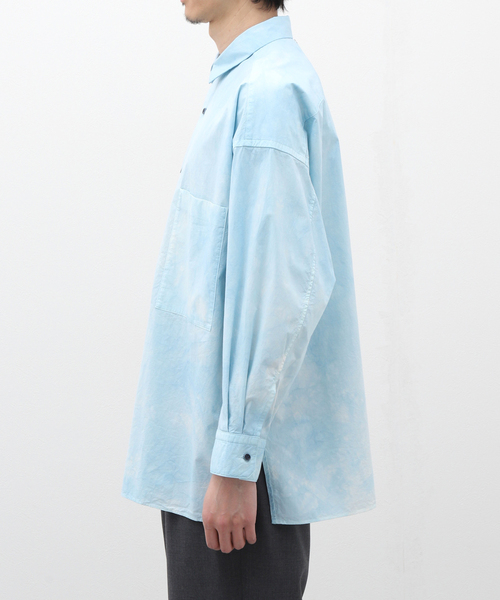 CALMER（カルメール）の「【CALMER / カルメール】別注 ナチュラルダイ シャツ(ムラゾメ)（シャツ/ブラウス・メンズ・サックスブルー・FREE）」の4枚目の写真