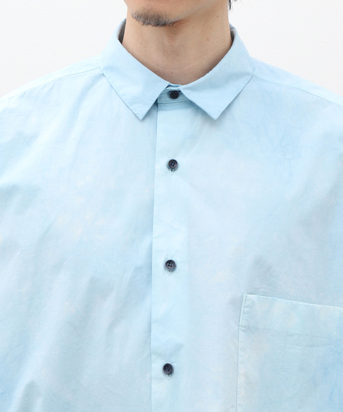 CALMER（カルメール）の「【CALMER / カルメール】別注 ナチュラルダイ シャツ(ムラゾメ)（シャツ/ブラウス・メンズ・サックスブルー・FREE）」の6枚目の写真