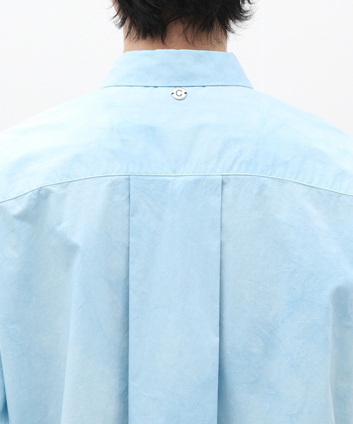 CALMER（カルメール）の「【CALMER / カルメール】別注 ナチュラルダイ シャツ(ムラゾメ)（シャツ/ブラウス・メンズ・サックスブルー・FREE）」の7枚目の写真