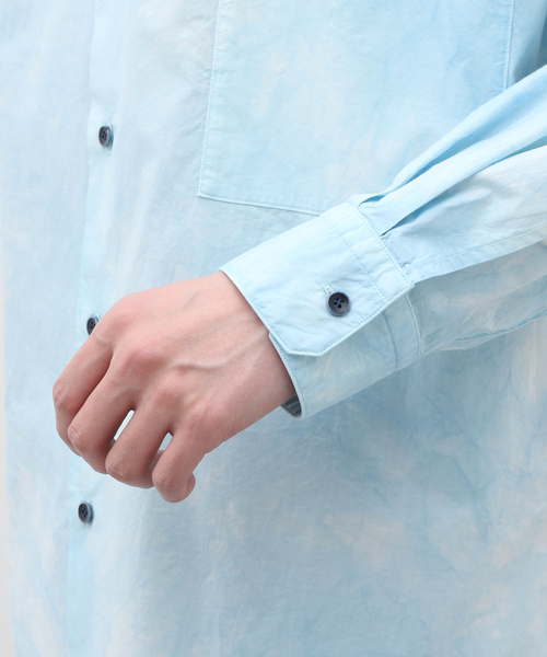 CALMER（カルメール）の「【CALMER / カルメール】別注 ナチュラルダイ シャツ(ムラゾメ)（シャツ/ブラウス・メンズ・サックスブルー・FREE）」の10枚目の写真