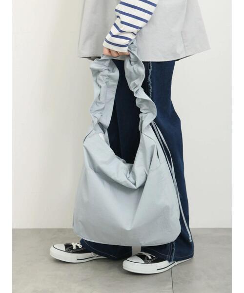 Samansa Mos2 blue（サマンサモスモスブルー）の「ドロストナイロンバッグ（ハンドバッグ・レディース・キナリ/サックスブルー/ブラック・F）」の3枚目の写真