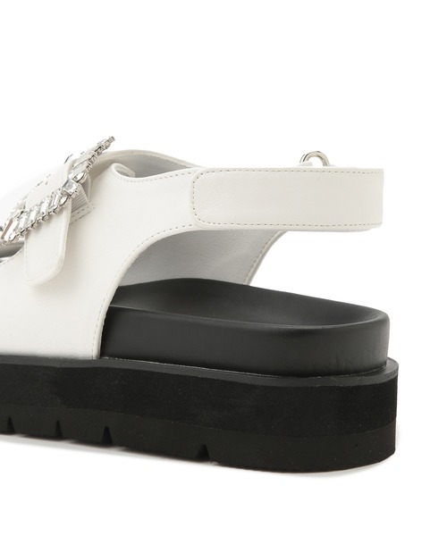 Juze（ジュゼ）の「【軽量】ビジューバックル厚底フットベットサンダル（サンダル・レディース・ホワイト/ブラック・L/M/S）」の10枚目の写真