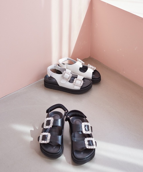 Juze（ジュゼ）の「【軽量】ビジューバックル厚底フットベットサンダル（サンダル・レディース・ホワイト/ブラック・L/M/S）」の7枚目の写真