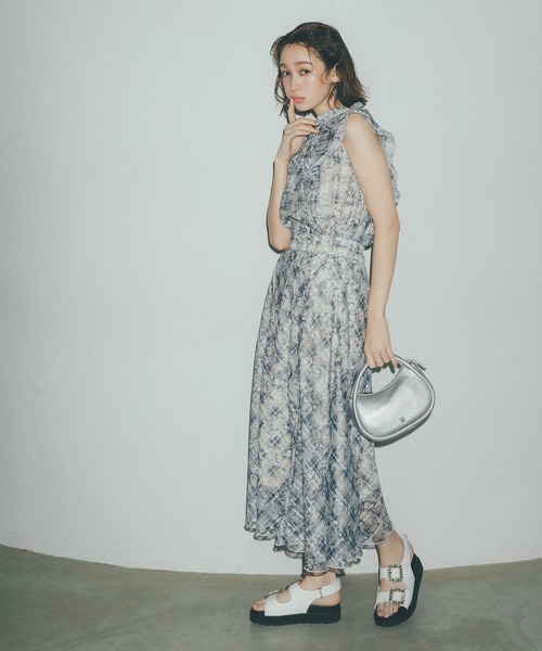 Juze（ジュゼ）の「【軽量】ビジューバックル厚底フットベットサンダル（サンダル・レディース・ホワイト/ブラック・L/M/S）」の5枚目の写真