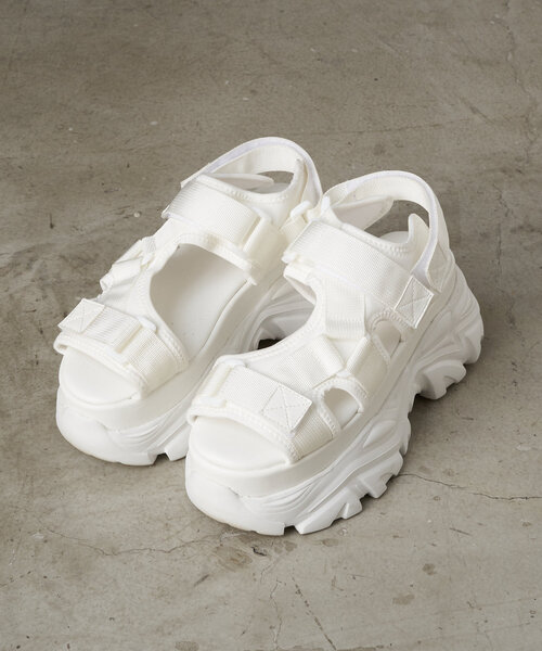 RAY CASSIN(レイカズン)の「スニーカー厚底サンダル(サンダル・レディース・ホワイト/ブラック・SMALL/MEDIUM/LARGE)」の14枚目の写真