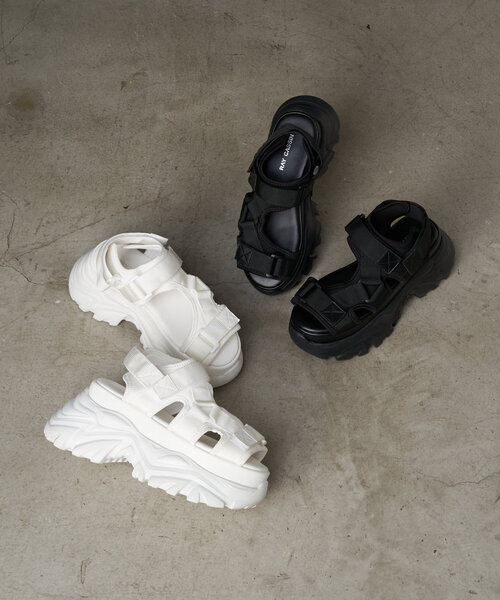 RAY CASSIN(レイカズン)の「スニーカー厚底サンダル(サンダル・レディース・ホワイト/ブラック・SMALL/MEDIUM/LARGE)」の16枚目の写真