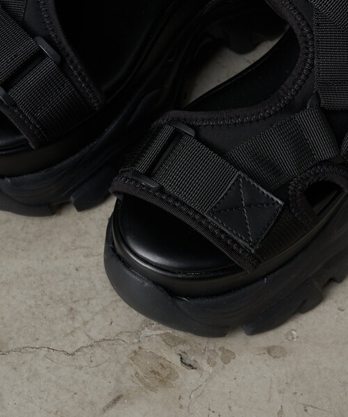 RAY CASSIN(レイカズン)の「スニーカー厚底サンダル(サンダル・レディース・ホワイト/ブラック・SMALL/MEDIUM/LARGE)」の8枚目の写真