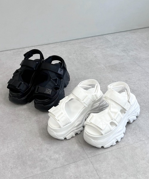 RAY CASSIN(レイカズン)の「スニーカー厚底サンダル(サンダル・レディース・ホワイト/ブラック・SMALL/MEDIUM/LARGE)」の6枚目の写真