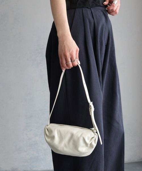 cheriella(シェリエラ)の「【cheriella】牛革ハンドバッグ(ハンドバッグ・レディース・アイボリー/シルバー/ミント・ONESIZE)」の11枚目の写真