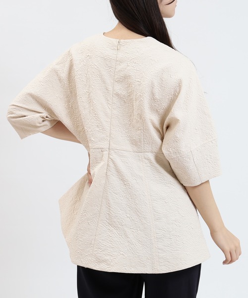 TRUDEA（トルディア）の「ジャガードペプラムプルオーバー（シャツ/ブラウス・レディース・アイボリー/ブラック・MEDIUM）」の18枚目の写真