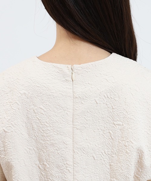 TRUDEA（トルディア）の「ジャガードペプラムプルオーバー（シャツ/ブラウス・レディース・アイボリー/ブラック・MEDIUM）」の5枚目の写真