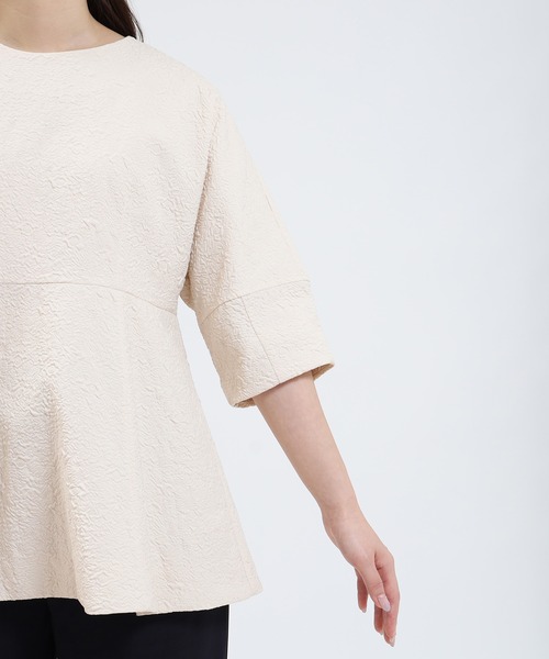 TRUDEA（トルディア）の「ジャガードペプラムプルオーバー（シャツ/ブラウス・レディース・アイボリー/ブラック・MEDIUM）」の6枚目の写真