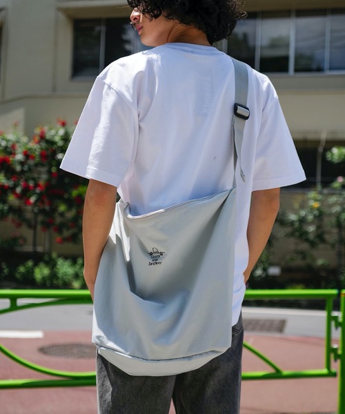 THRASHER(スラッシャー)の「GONZ SAD Shoulder Bag L /THRASHER スラッシャー撥水加工リップストップナイロンワンポイントショルダーバッグ(ショルダーバッグ・メンズ・ブルー/ライトグレー/ブラック×ホワイト・FREE)」の9枚目の写真