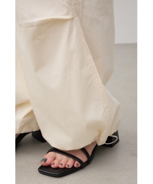 AZUL by moussy（アズールバイマウジー）の「ルーズカーゴパンツ（カーゴパンツ・レディース・アイボリー/ブラック/カーキ・SMALL/MEDIUM）」の14枚目の写真