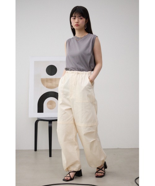 AZUL by moussy（アズールバイマウジー）の「ルーズカーゴパンツ（カーゴパンツ・レディース・アイボリー/ブラック/カーキ・SMALL/MEDIUM）」の6枚目の写真