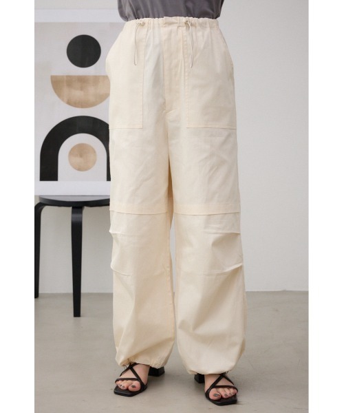 AZUL by moussy（アズールバイマウジー）の「ルーズカーゴパンツ（カーゴパンツ・レディース・アイボリー/ブラック/カーキ・SMALL/MEDIUM）」の7枚目の写真