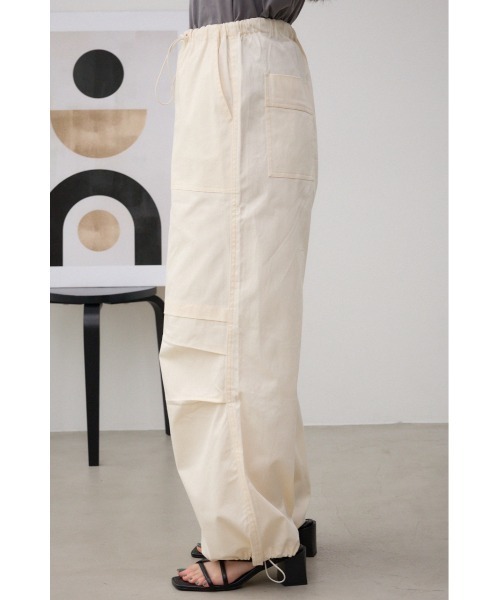 AZUL by moussy（アズールバイマウジー）の「ルーズカーゴパンツ（カーゴパンツ・レディース・アイボリー/ブラック/カーキ・SMALL/MEDIUM）」の8枚目の写真