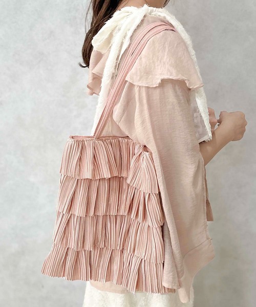 apres jour clair(アプレジュールクレア)の「【apres jour clair×ARIAZ】プリーツフリルトートバッグ(トートバッグ・レディース・ピンクベージュ/ブラック/ホワイト・FREE)」の3枚目の写真