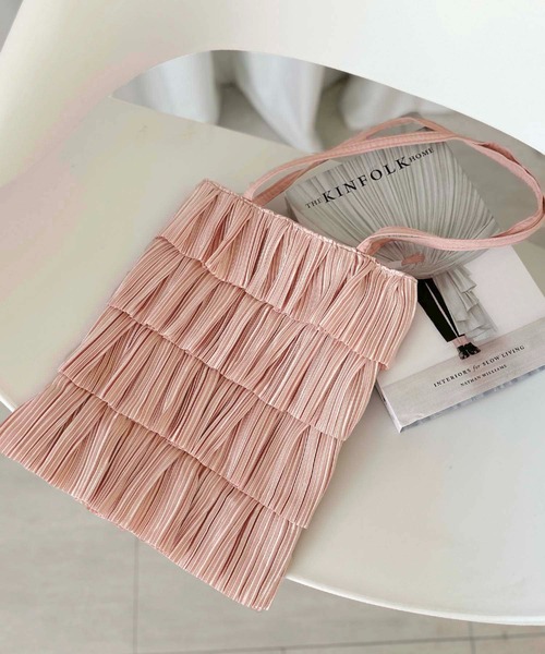 apres jour clair(アプレジュールクレア)の「【apres jour clair×ARIAZ】プリーツフリルトートバッグ(トートバッグ・レディース・ピンクベージュ/ブラック/ホワイト・FREE)」の7枚目の写真