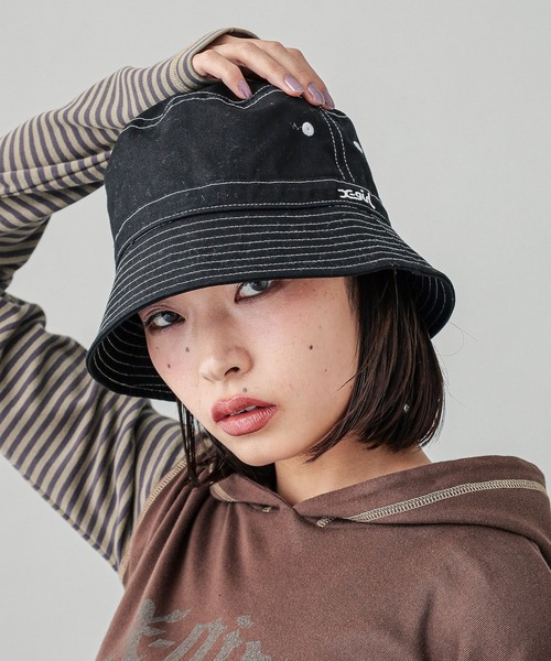 X-girl（エックスガール）の「STITCH BUCKET HAT（ハット・レディース・ホワイト/ブラック/ブラウン・ONE SIZE）」の4枚目の写真