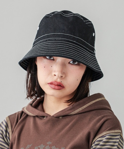 X-girl（エックスガール）の「STITCH BUCKET HAT（ハット・レディース・ホワイト/ブラック/ブラウン・ONE SIZE）」の6枚目の写真