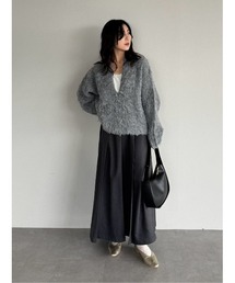 ディープキーネックモヘアライクニット