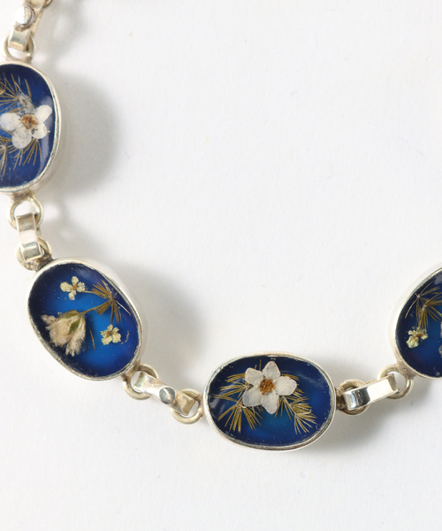 GUSTAVO（グスタボ）の「Gustavo  Flower Chain Bracelet　S-24- AJUZ-17（ブレスレット・レディース・ブラック/ホワイト/イエロー/レッド/ブルー・FREE）」の12枚目の写真