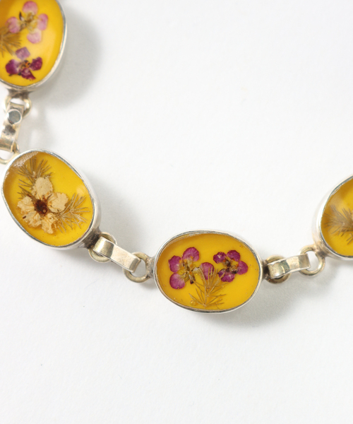 GUSTAVO（グスタボ）の「Gustavo  Flower Chain Bracelet　S-24- AJUZ-17（ブレスレット・レディース・ブラック/ホワイト/イエロー/レッド/ブルー・FREE）」の14枚目の写真