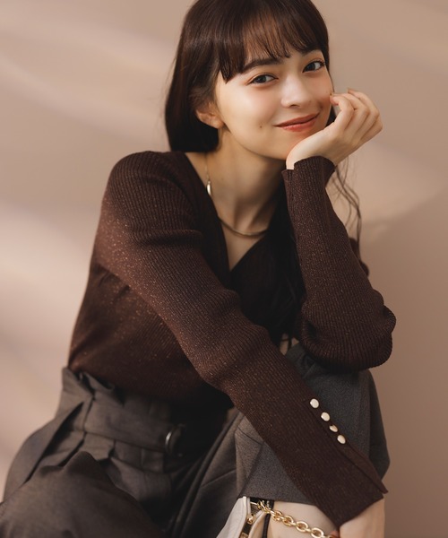 NATURAL BEAUTY BASIC（ナチュラルビューティーベーシック）の「◇ニュアンスネックラメリブニット（ニット/セーター・レディース・グレー/チャコールグレー/ネイビー/ダークブラウン/ベージュ/ブルー・FREE）」の3枚目の写真