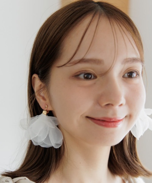 flower(フラワー)の「エアリーペタルピアス(ピアス(片耳用)・レディース・ホワイト・FREE)」の8枚目の写真