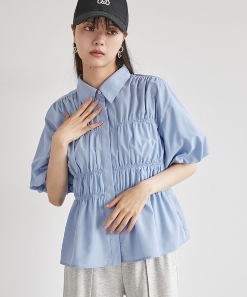 VIS（ビス）の「シャーリングバルーンシャツ（シャツ/ブラウス・レディース・ブルー/ホワイト/ライトグリーン・FREE）」の3枚目の写真