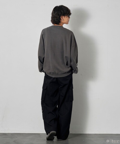 Disney（ディズニー）の「PUBLUX/パブリュクス 別注 Mickey Mouse/ステッチ裏起毛スウェット/クルーネックスウェット/ミッキーマウス(限定展開)（スウェット・メンズ・チャコールグレー/ライトグレー/レッド/ネイビー・SMALL/MEDIUM/LARGE）」の6枚目の写真