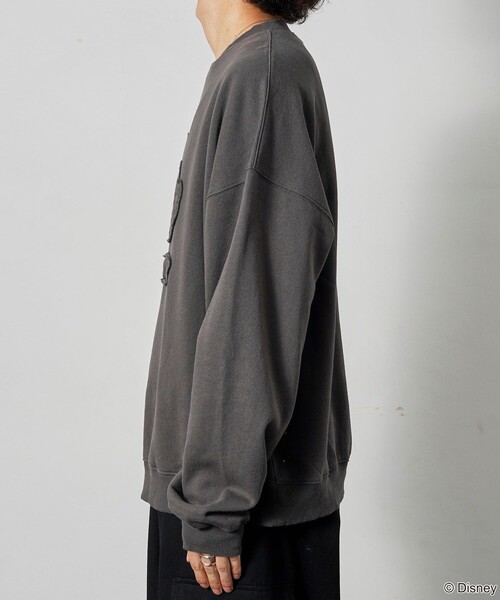 Disney（ディズニー）の「PUBLUX/パブリュクス 別注 Mickey Mouse/ステッチ裏起毛スウェット/クルーネックスウェット/ミッキーマウス(限定展開)（スウェット・メンズ・チャコールグレー/ライトグレー/レッド/ネイビー・SMALL/MEDIUM/LARGE）」の8枚目の写真