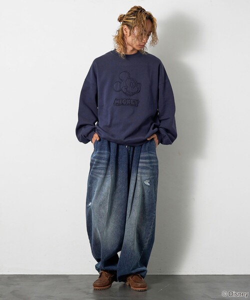 Disney（ディズニー）の「PUBLUX/パブリュクス 別注 Mickey Mouse/ステッチ裏起毛スウェット/クルーネックスウェット/ミッキーマウス(限定展開)（スウェット・メンズ・チャコールグレー/ライトグレー/レッド/ネイビー・SMALL/MEDIUM/LARGE）」の21枚目の写真