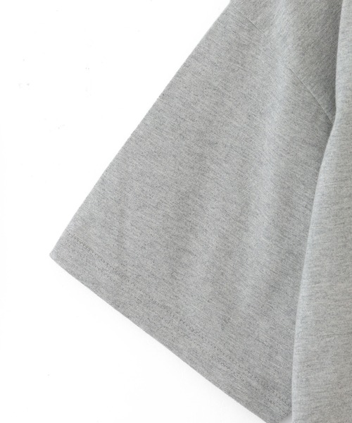 MILKFED.(ミルクフェド)の「CUT OUT LOGO POCKET WIDE S/S TEE(Tシャツ/カットソー・レディース・オフホワイト/アッシュ/チャコール/ライトパープル・M/L)」の22枚目の写真