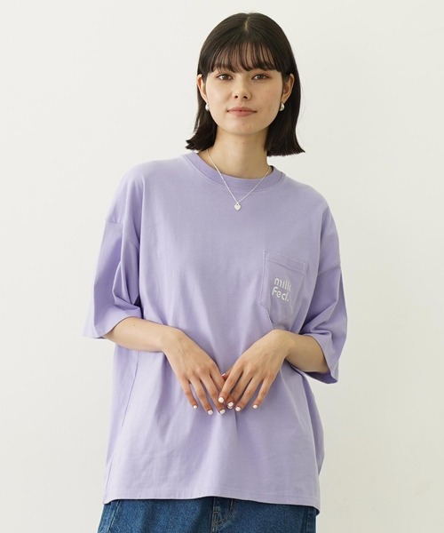 MILKFED.(ミルクフェド)の「CUT OUT LOGO POCKET WIDE S/S TEE(Tシャツ/カットソー・レディース・オフホワイト/アッシュ/チャコール/ライトパープル・M/L)」の5枚目の写真