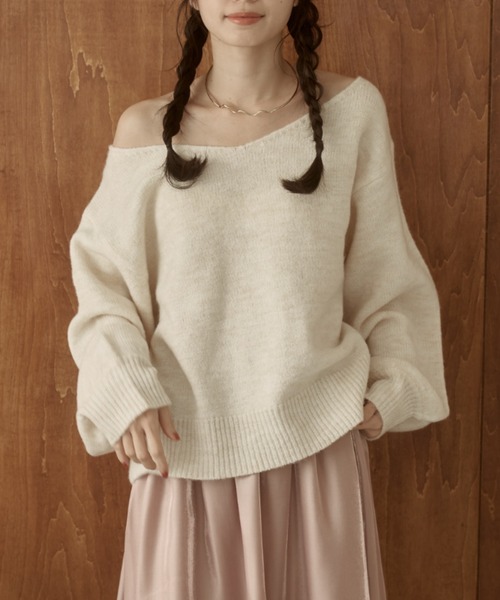 moi tytto（モイテュット）の「ウールVネックオフショルニット（ニット/セーター・レディース・ベージュ/ブラウン/ナチュラル・FREE）」の3枚目の写真