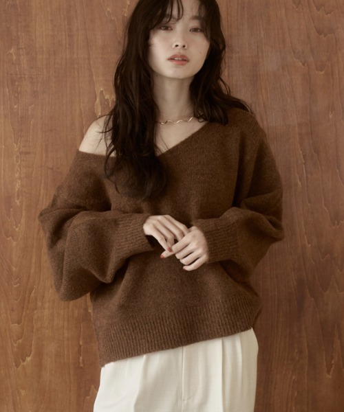 moi tytto（モイテュット）の「ウールVネックオフショルニット（ニット/セーター・レディース・ベージュ/ブラウン/ナチュラル・FREE）」の7枚目の写真