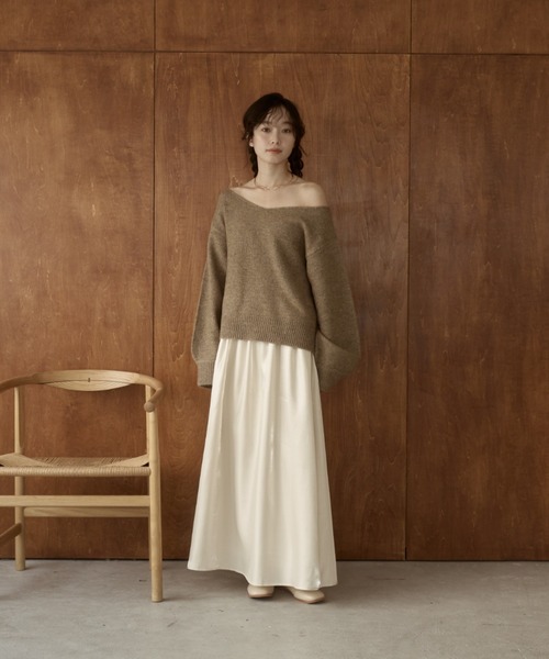 moi tytto（モイテュット）の「ウールVネックオフショルニット（ニット/セーター・レディース・ベージュ/ブラウン/ナチュラル・FREE）」の15枚目の写真