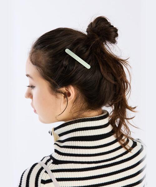 To b. by agnes b.（トゥービーバイアニエスベー）の「ロゴ ヘアバレッタ（その他ヘアアクセサリー・レディース・グリーン・FREE）」の4枚目の写真