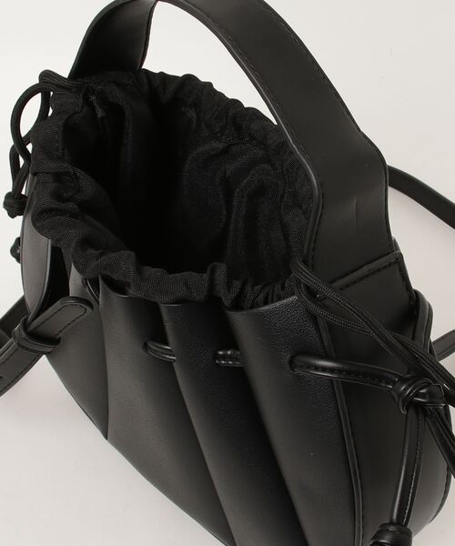 HIKA（ヒカ）の「【HIKA】フェイクレザーギャザーショルダーBAG（ショルダーバッグ・レディース・ブラック・FREE）」の4枚目の写真