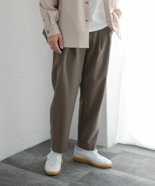 SENSE OF PLACE by URBAN RESEARCH（センスオブプレイスバイアーバンリサーチ）の「『イージーケア』ダブルタックテーパードパンツ（その他パンツ・メンズ・チャコールグレー/ブラック/ライトベージュ/カーキ・SMALL/MEDIUM/LARGE）」の7枚目の写真
